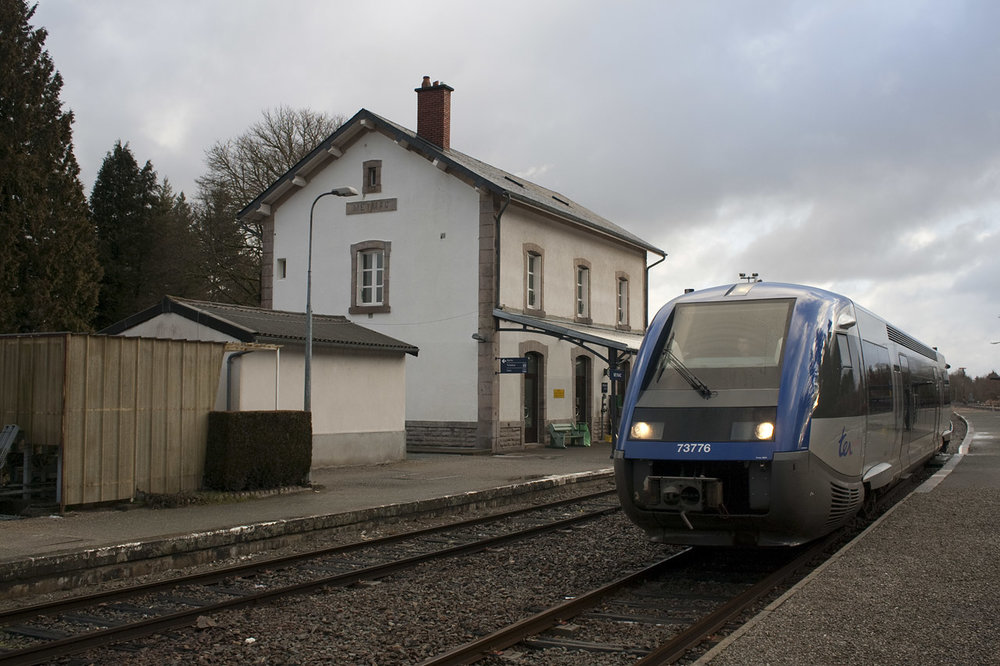 Votre facteur futur chef de gare ? La SNCF envisage de confier la surveillance des petites gares à La Poste